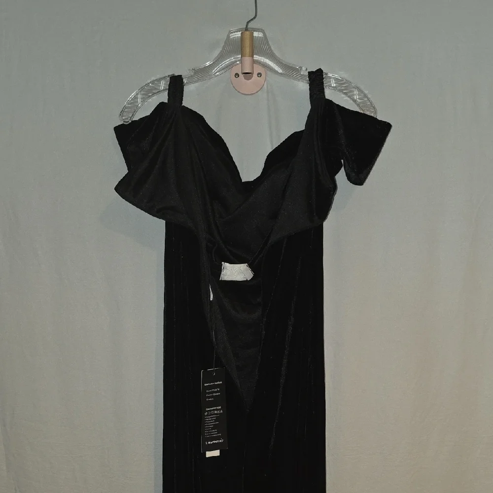 Elegant Black Off-Shoulder Maxi Dress - Picture 5 of 5